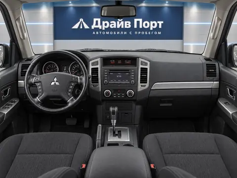 Mitsubishi Pajero LWB 2012, панель приборов