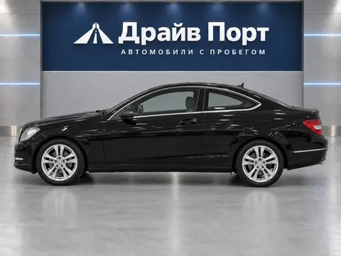 Mercedes-Benz C 180 2011, вид сбоку