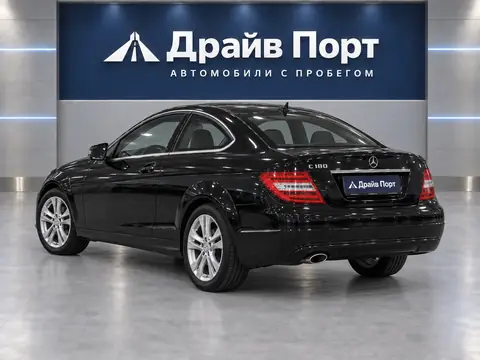 Mercedes-Benz C 180 2011, вид сзади