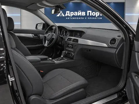 Mercedes-Benz C 180 2011, салон