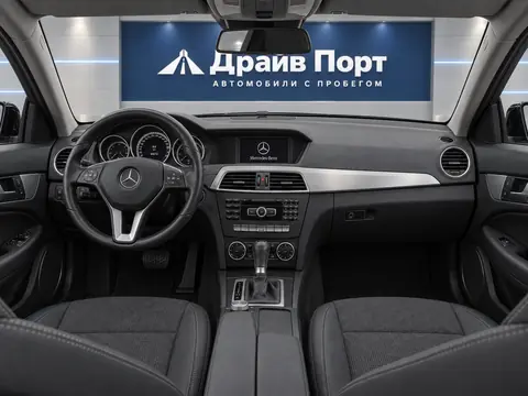 Mercedes-Benz C 180 2011, панель приборов
