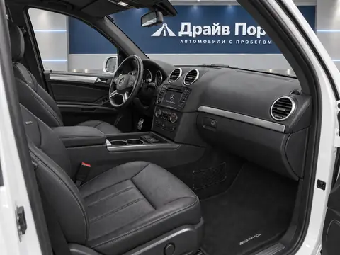 Mercedes-Benz ML 63 AMG 2010, салон