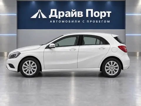 Mercedes-Benz A 180 2014, вид сбоку