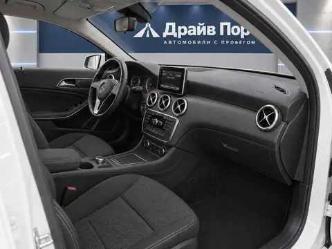 Mercedes-Benz A 180 2014, салон