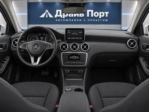 Mercedes-Benz A 180 2014, панель приборов