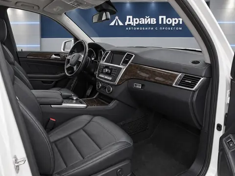 Mercedes-Benz GL 500 4MATIC 2014, салон