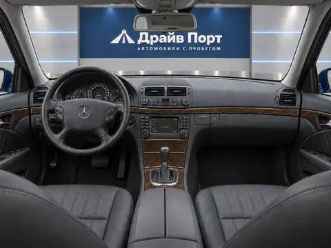 Mercedes-Benz E 220 CDI Elegance 2004, панель приборов