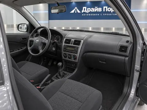 Nissan Almera 2005, салон