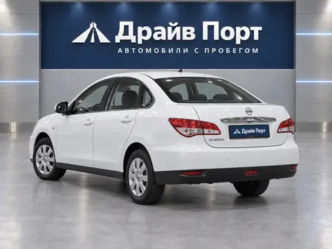 Nissan Almera 2013, вид сзади