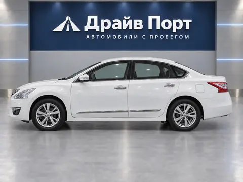 Nissan Teana 2015, вид сбоку