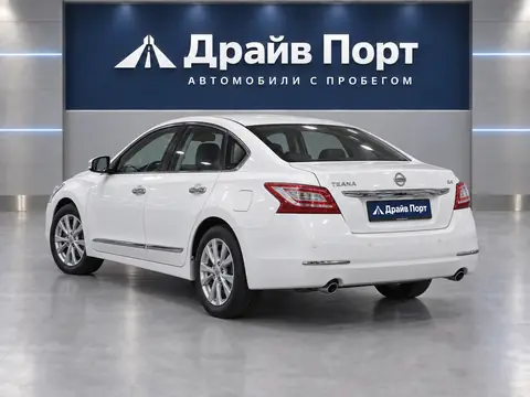 Nissan Teana 2015, вид сзади
