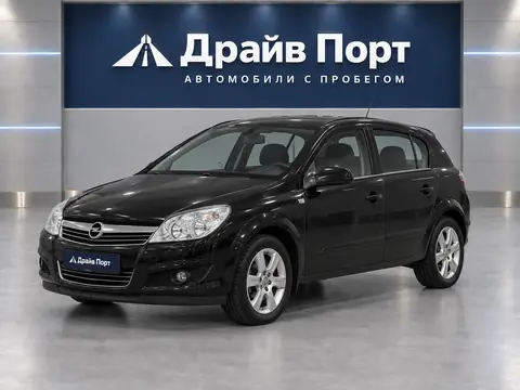 Opel Astra 2011, вид спереди