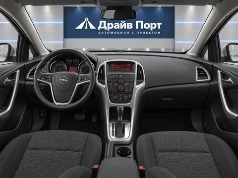 Opel Astra 2013, панель приборов