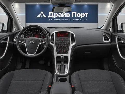 Opel Astra 2013, панель приборов