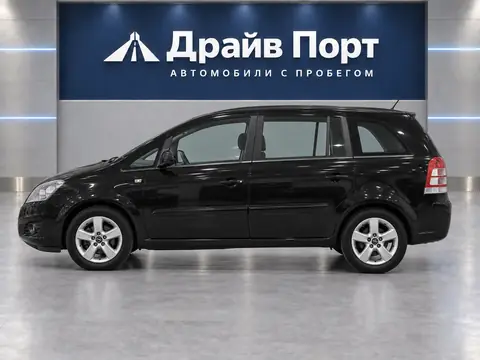 Opel Zafira 2013, вид сбоку