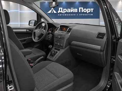 Opel Zafira 2013, салон