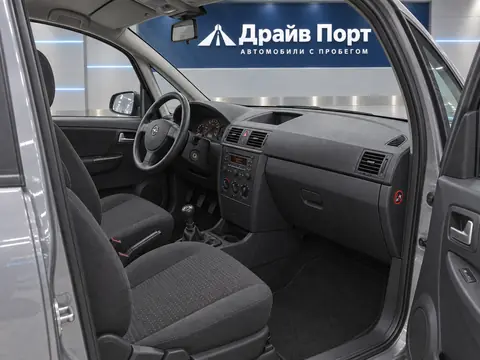 Opel Meriva 2004, салон