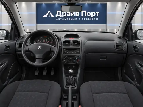 Peugeot 206 2009, панель приборов