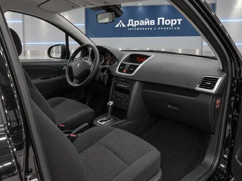 Peugeot 207 2008, салон