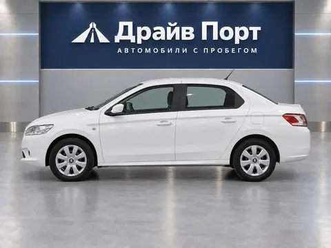 Peugeot 301 2013, вид сбоку