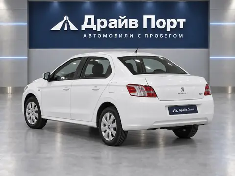 Peugeot 301 2013, вид сзади