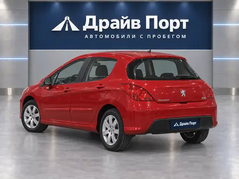 Peugeot 308 2009, вид сзади