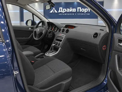 Peugeot 308 2008, салон