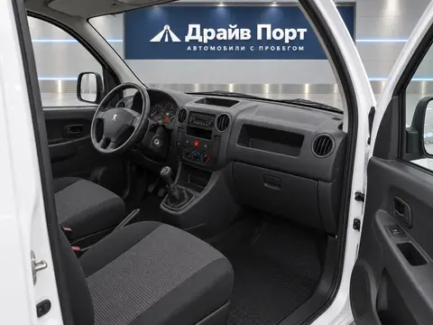 Peugeot Partner 2008, салон