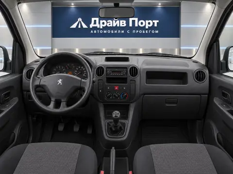 Peugeot Partner 2008, панель приборов