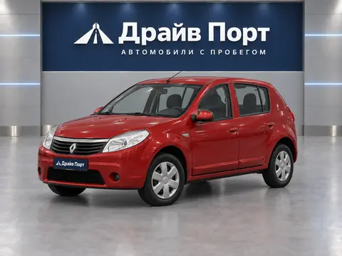 Renault Sandero 2012, вид спереди