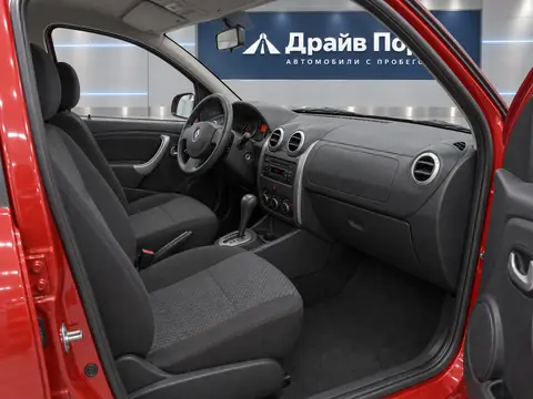 Renault Sandero 2012, салон