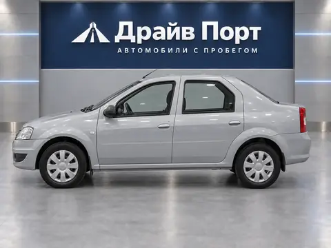 Renault Logan 2013, вид сбоку