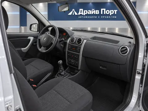 Renault Logan 2013, салон