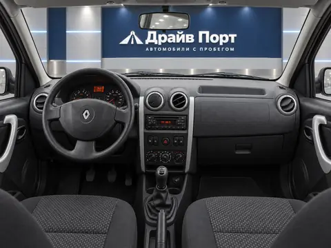 Renault Logan 2013, панель приборов