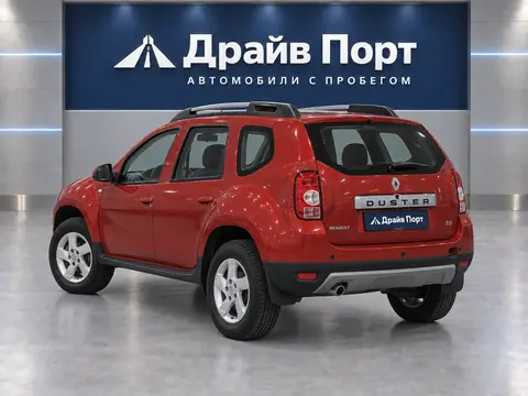 Renault Duster 2014, вид сзади