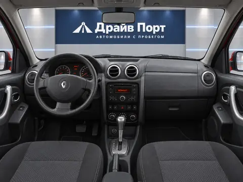 Renault Duster 2014, панель приборов