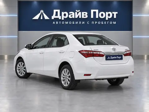 Toyota Corolla 2016, вид сзади