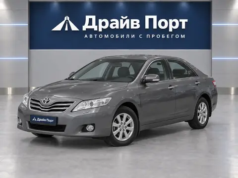 Toyota Camry 2011, вид спереди