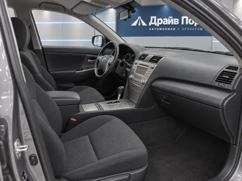 Toyota Camry 2011, салон