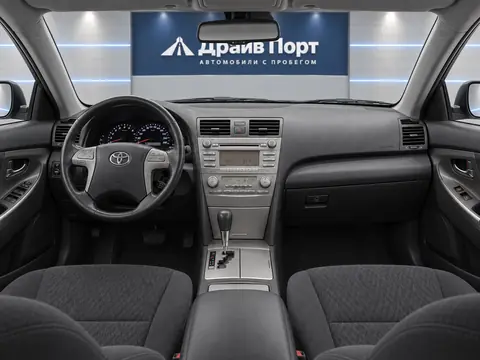 Toyota Camry 2011, панель приборов