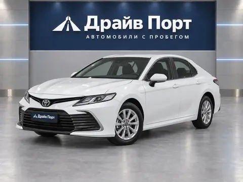 Toyota Camry 2022, вид спереди