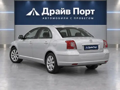Toyota Avensis 2007, вид сзади
