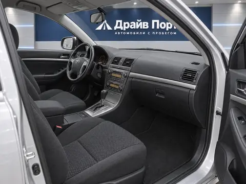 Toyota Avensis 2007, салон