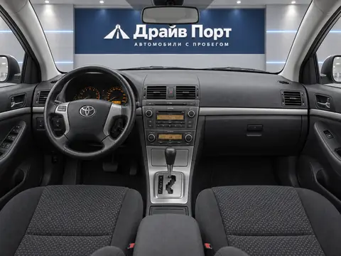Toyota Avensis 2007, панель приборов