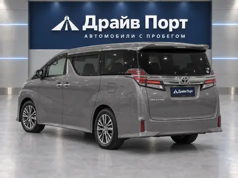 Toyota Vellfire 2019, вид сзади
