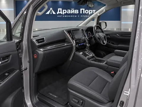 Toyota Vellfire 2019, салон