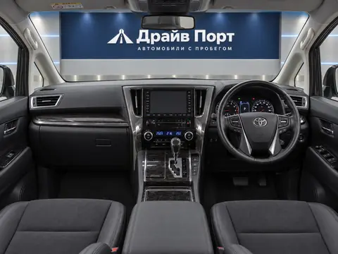 Toyota Vellfire 2019, панель приборов