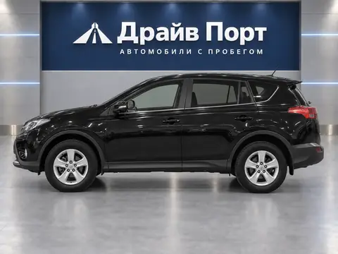 Toyota RAV4 2015, вид сбоку