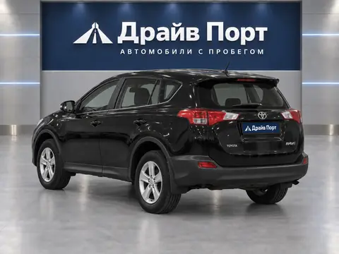 Toyota RAV4 2015, вид сзади