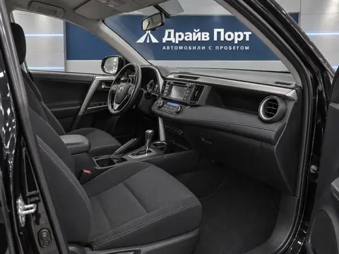 Toyota RAV4 2015, салон